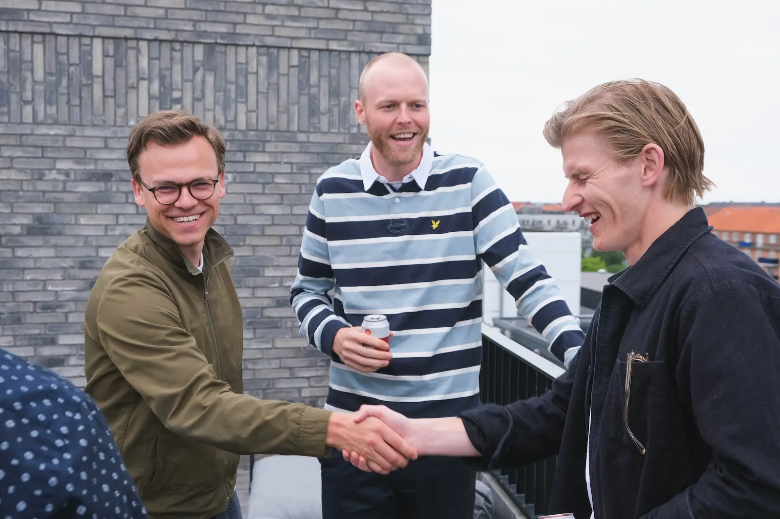 Medusa co-founders Nicklas Gellner and Sebastian Rindom shaking hands.